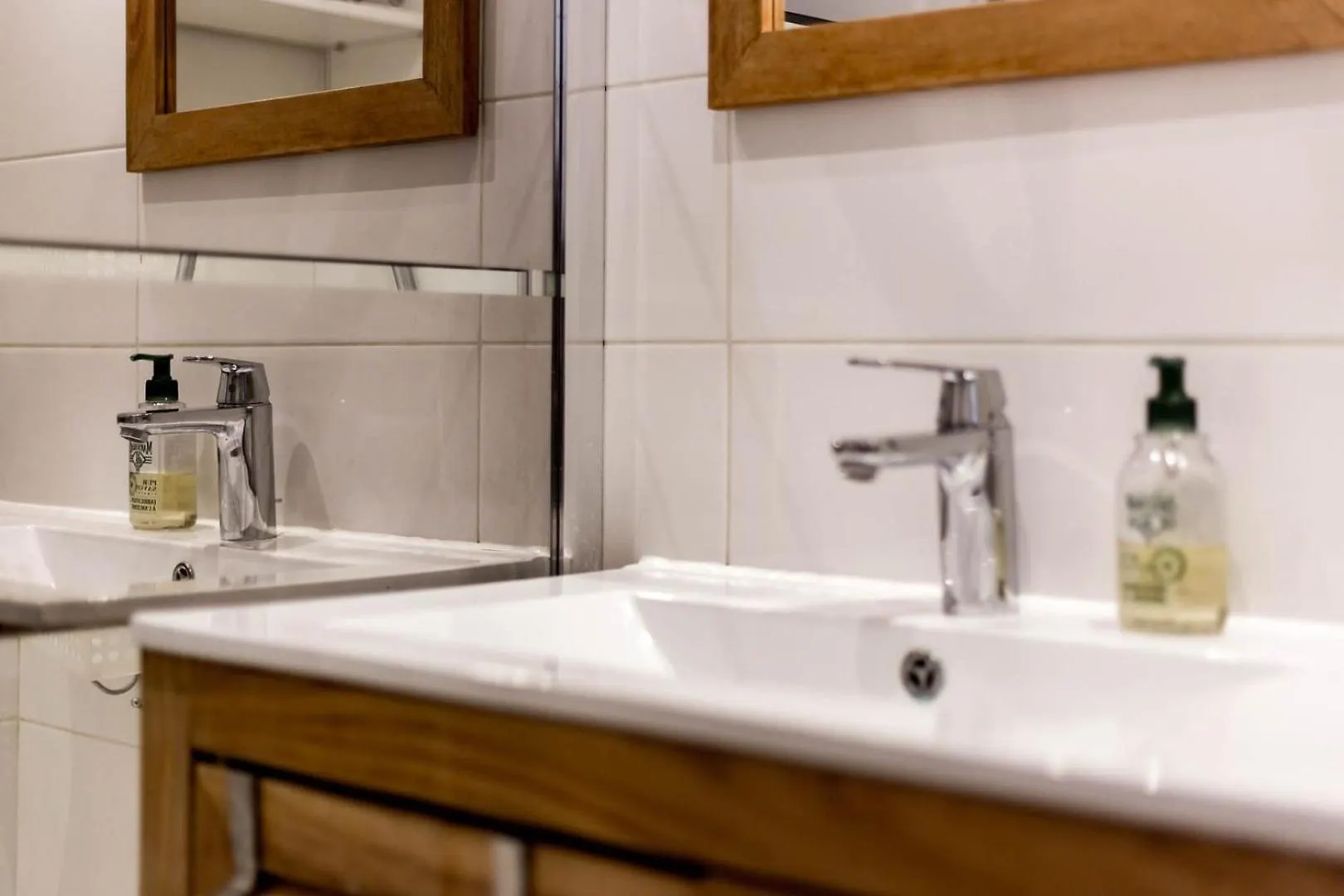 The Charming, Comfortable Charlemagne Ail Lyon Apartman
