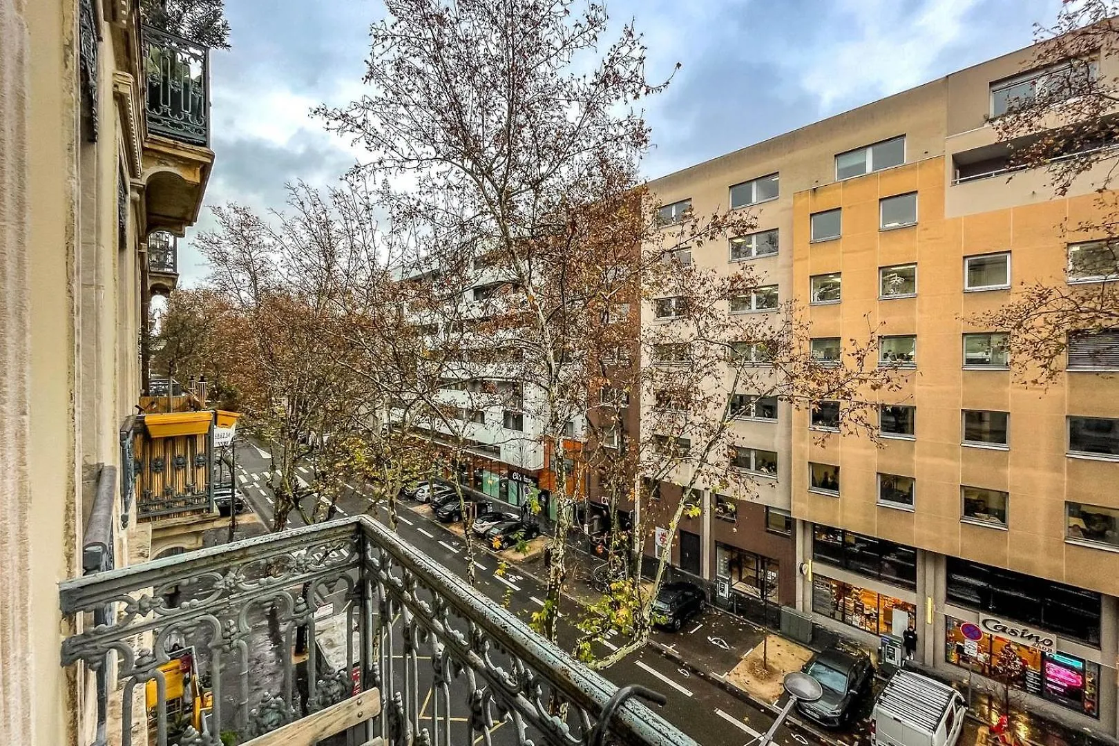 The Charming, Comfortable Charlemagne Ail Lyon Apartman