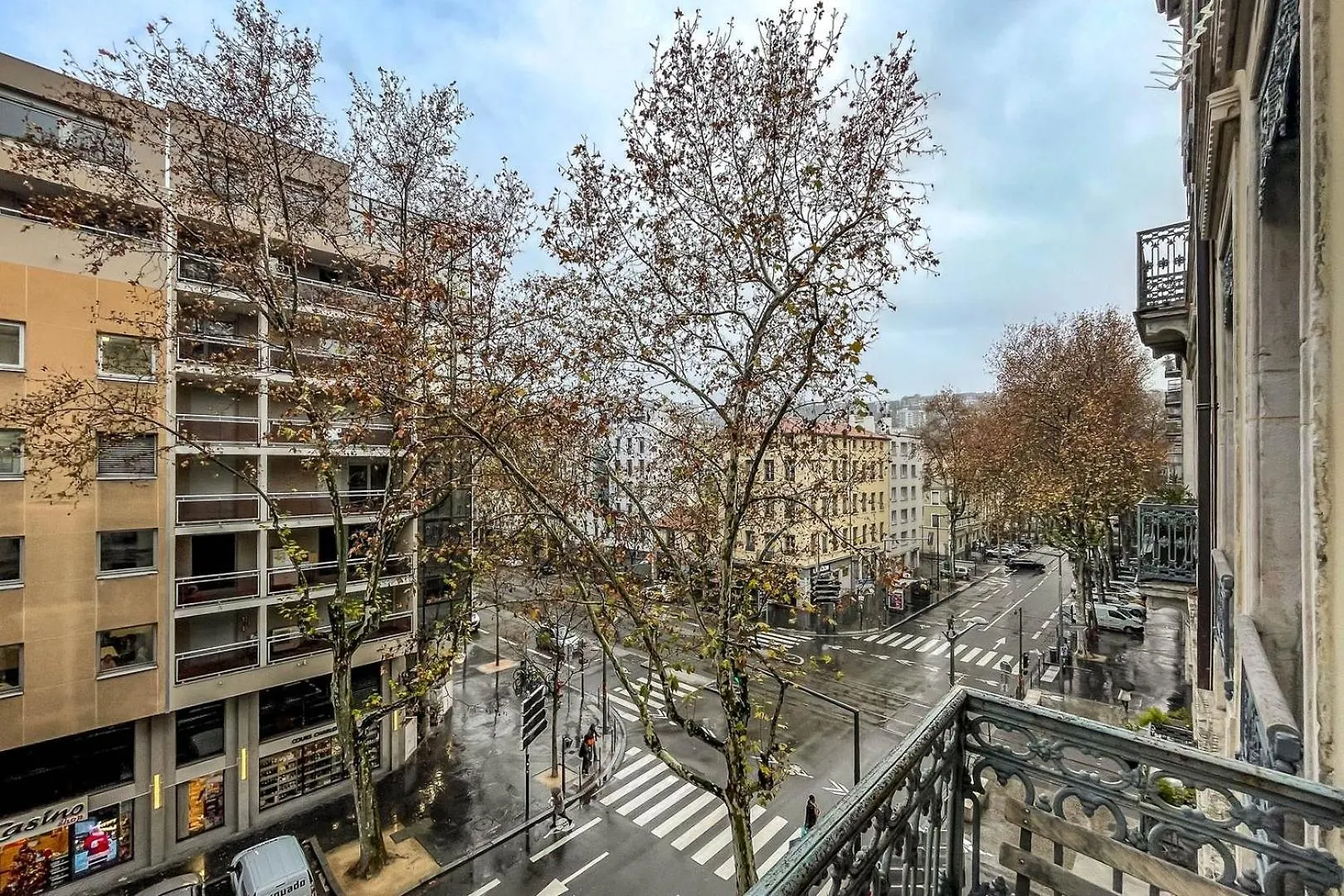 The Charming, Comfortable Charlemagne Ail Lyon Apartamento